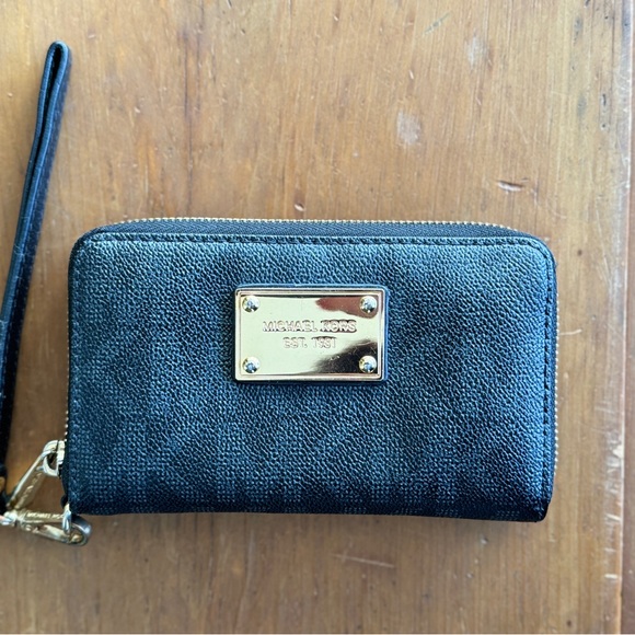 MICHAEL Michael Kors Handbags - Michael Kors Wristlet Wallet Women. Great condition. Black with dark brown.